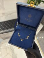 ⁦قلادة ذهب بثلاثة أسماء⁩ - الصورة ⁦2⁩